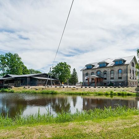 Veskisilla Hotel Türi Exteriör bild