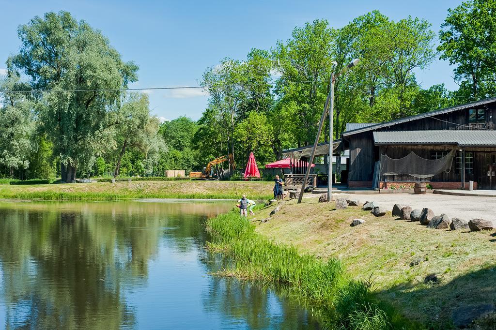 Veskisilla Hotel Türi Exteriör bild