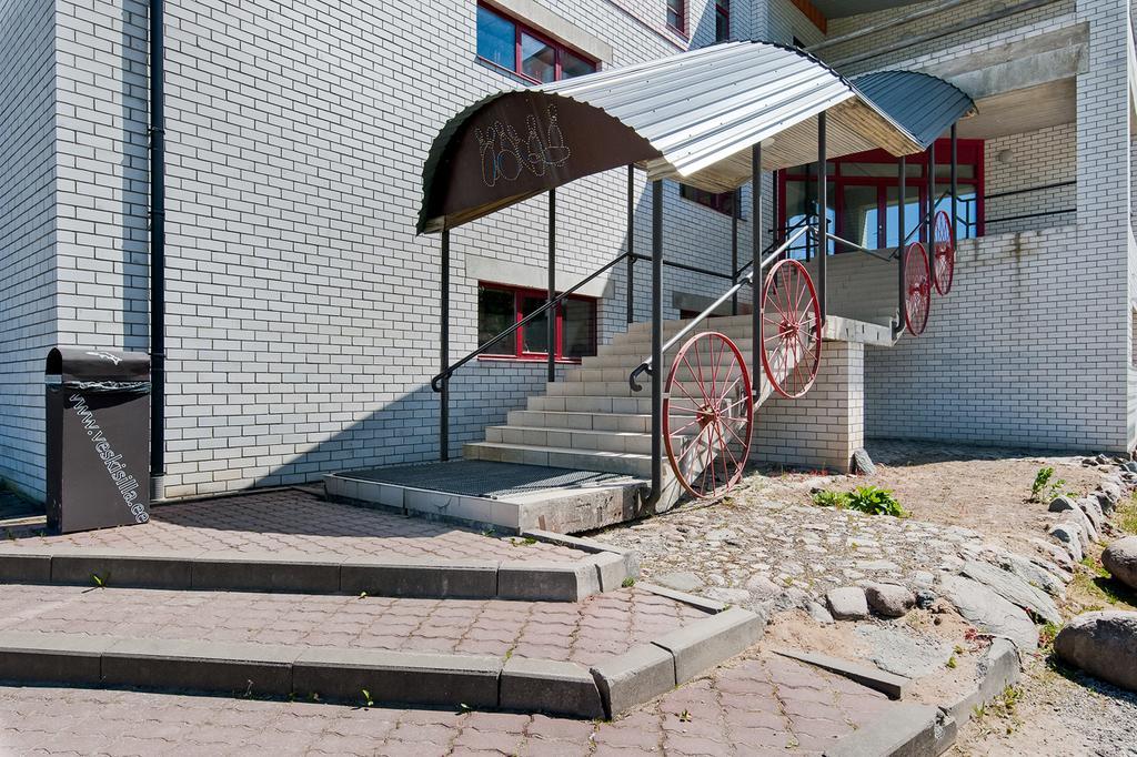 Veskisilla Hotel Türi Exteriör bild