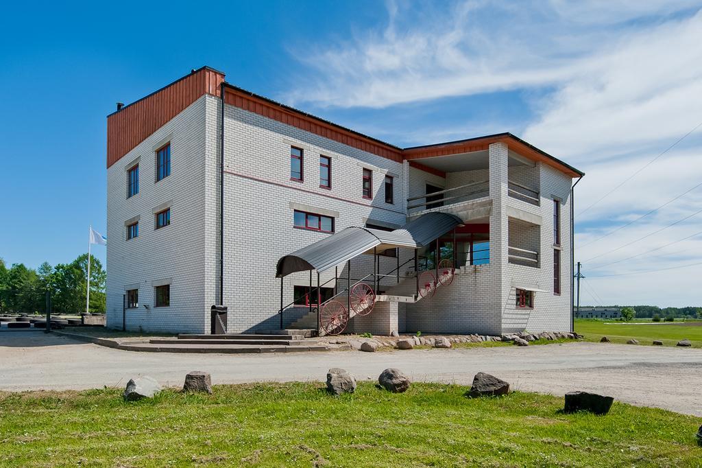 Veskisilla Hotel Türi Exteriör bild